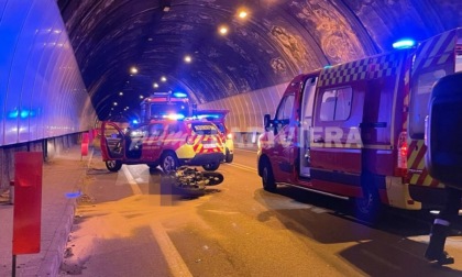 Schianto tra due moto in galleria ai Balzi Rossi, due feriti