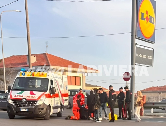 Uomo preso a pugni nel parcheggio della Lidl a Riva Ligure