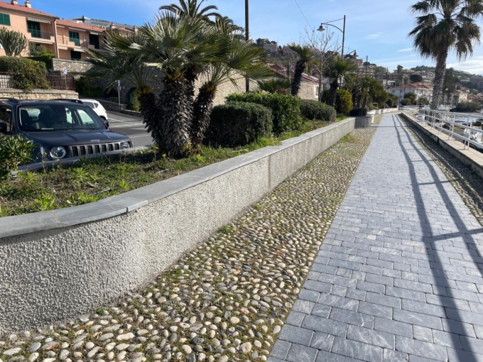 Santo Stefano al Mare, in corso la riqualificazione delle fioriere sul Lungomare