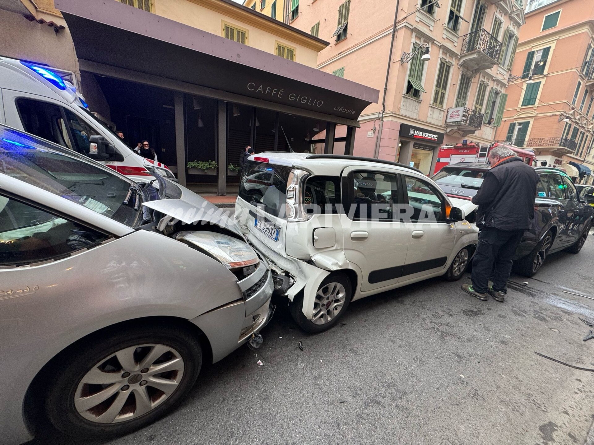 incidente tamponamento bordighera via aurelia davanti al giglio_03