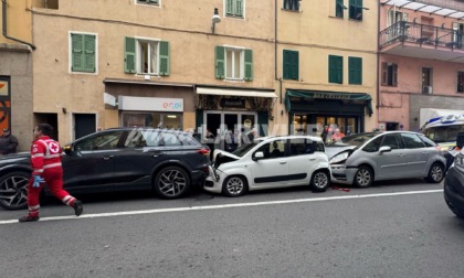 Tamponamento a catena sull'Aurelia a Bordighera: 4 mezzi coinvolti e feriti