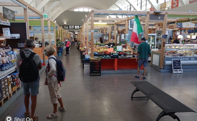 Mercato annonario, sindaco e assessori incontrano Confesercenti