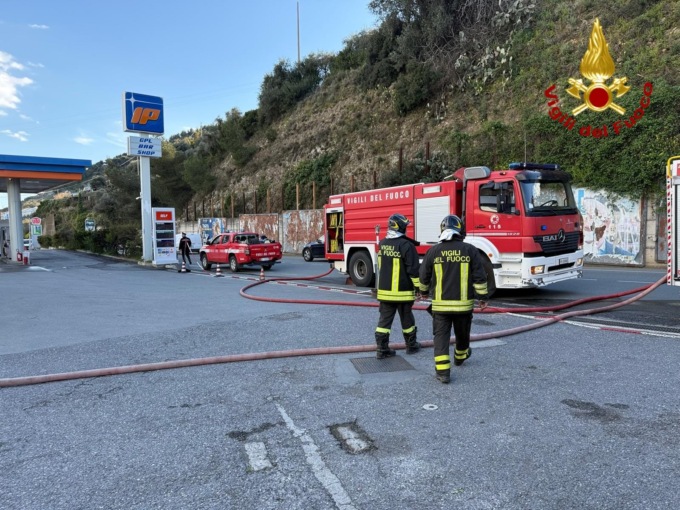 Perdita di gas dal serbatoio di un distributore ad Arma di Taggia
