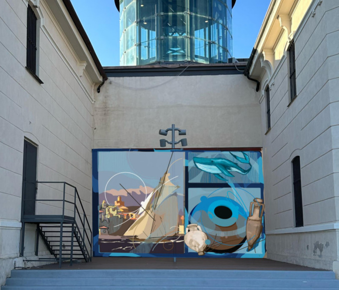 Un murales sulla facciata del  Museo del Mare