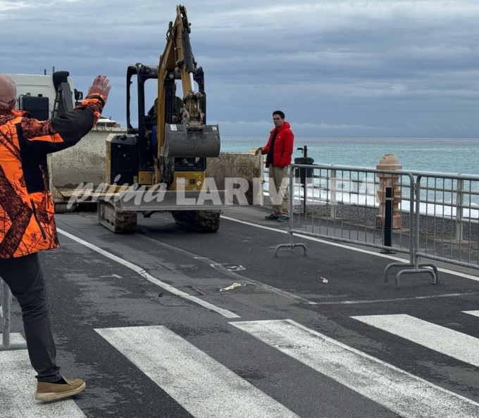 Rischio voragine sul lungomare di Bordighera, potrebbe saltare il mercato