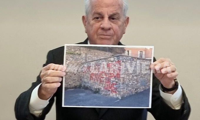 Scritte con spray contro il sindaco Scajola. Il Questore emette avviso orale a due giovani