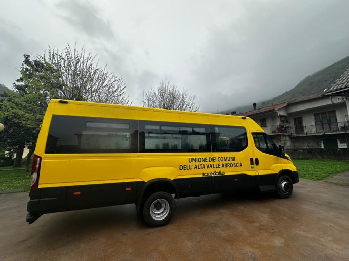 Inaugurato lo scuolabus della valle Arroscia