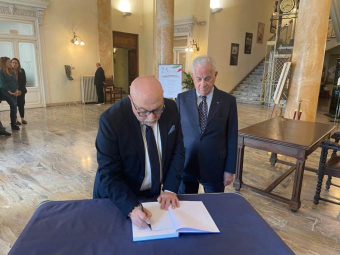 Aperto il Registro del Cordoglio per Papa Francesco in Prefettura a Imperia