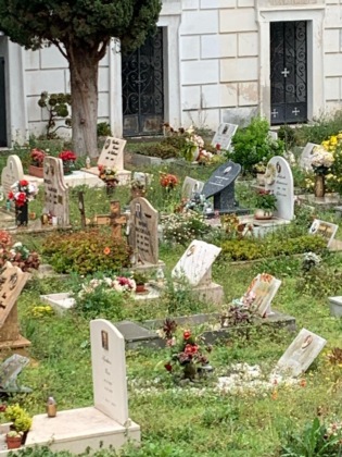 Leuzzi e Nesci: Degrado e sporcizia nei cimiteri cittadini