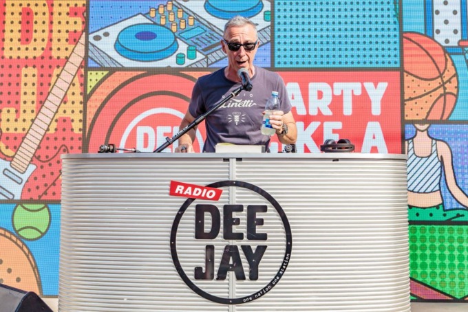 Sindoni: «Radio Deejay a Sanremo? Sentirò Linus»
