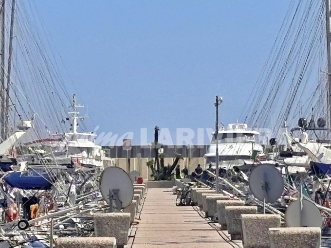 Diportista stroncato da un malore sulla barca al porto degli Aregai