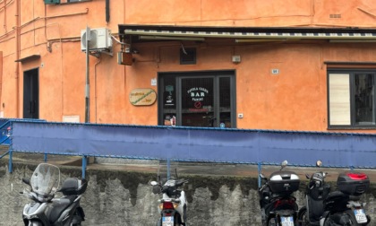 Furto con spaccata in un bar del centro
