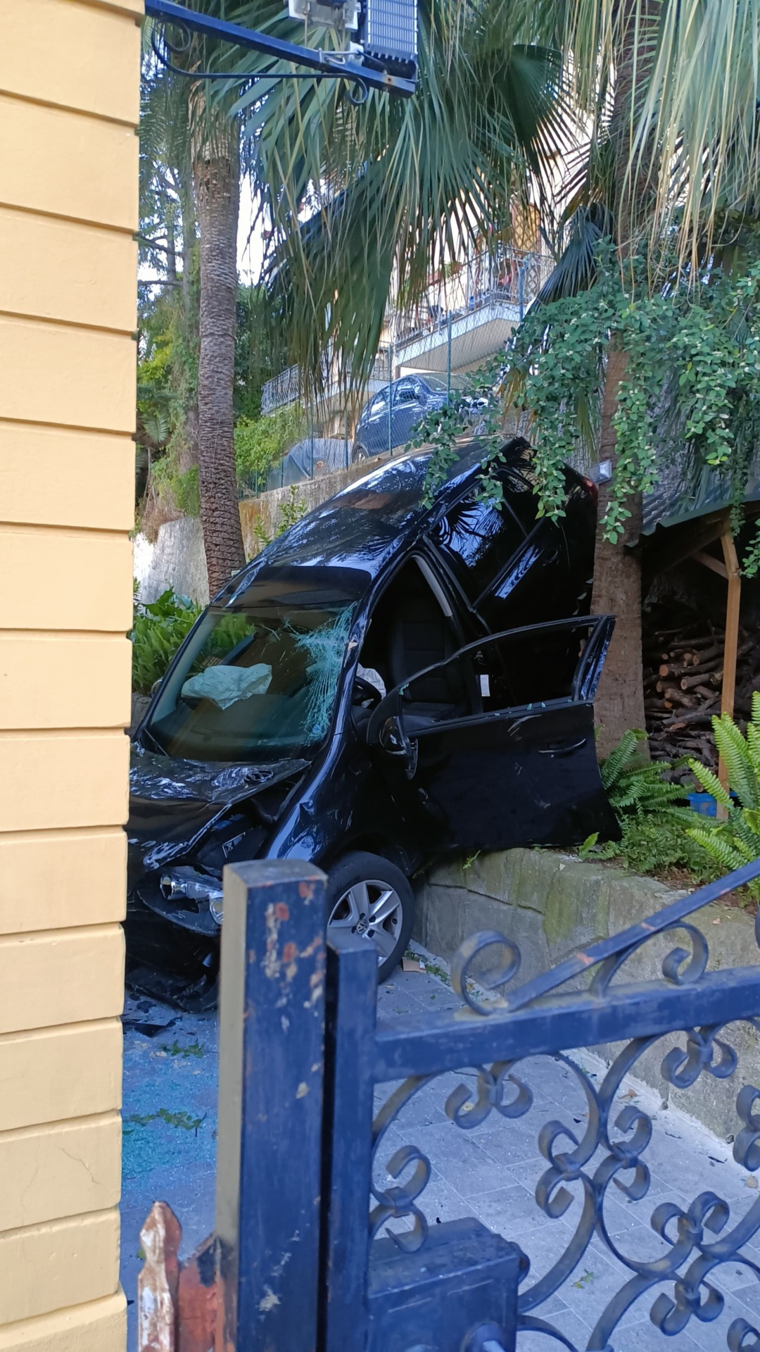 auto nel cortile sanremo 25 maggio via dante via san francesco_02