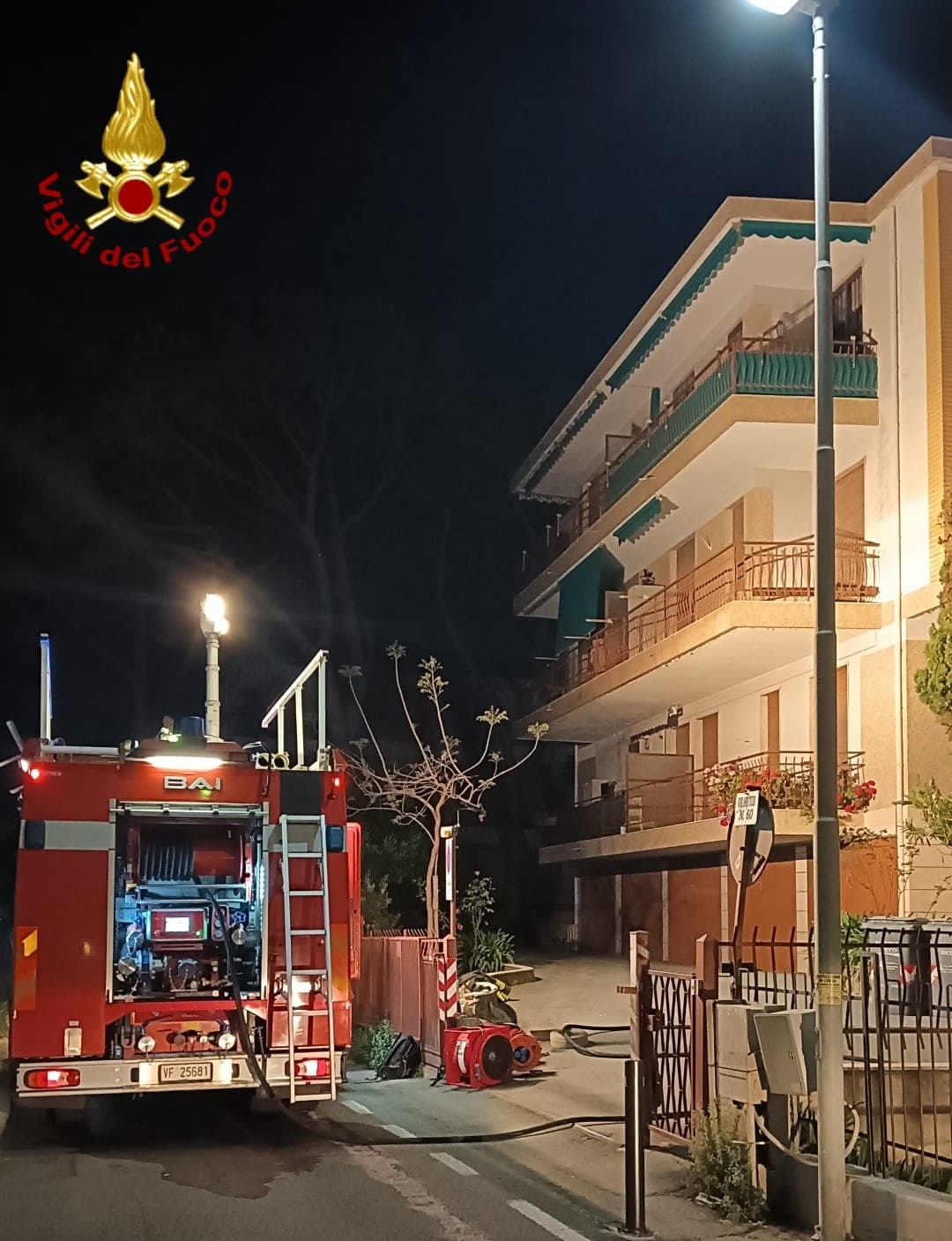 incendio balcone via pasteur bordighera palazzina_02