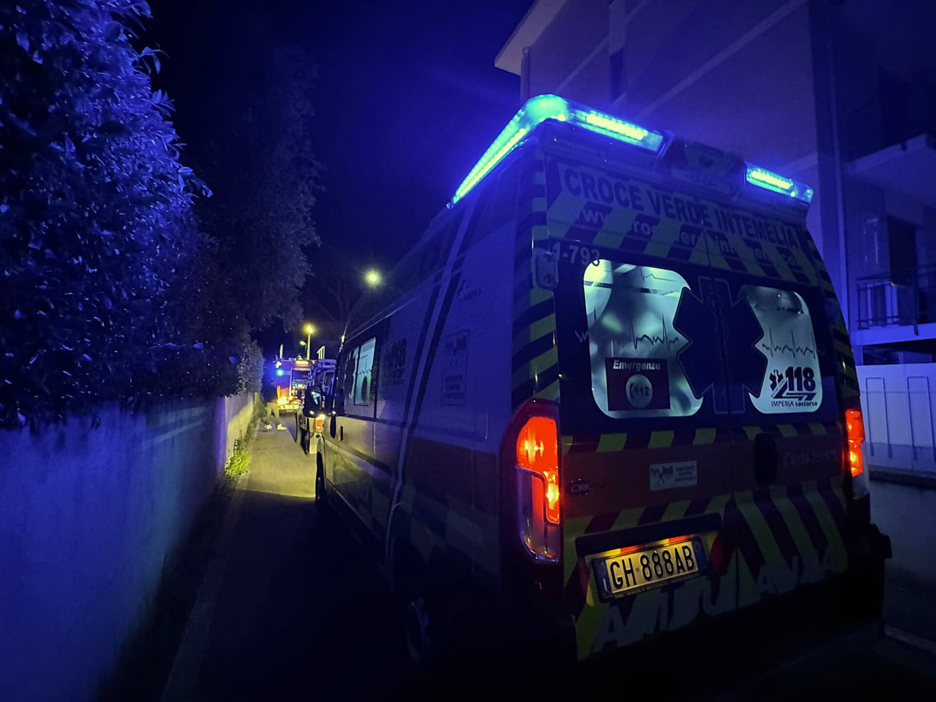 incendio balcone via pasteur bordighera palazzina_03