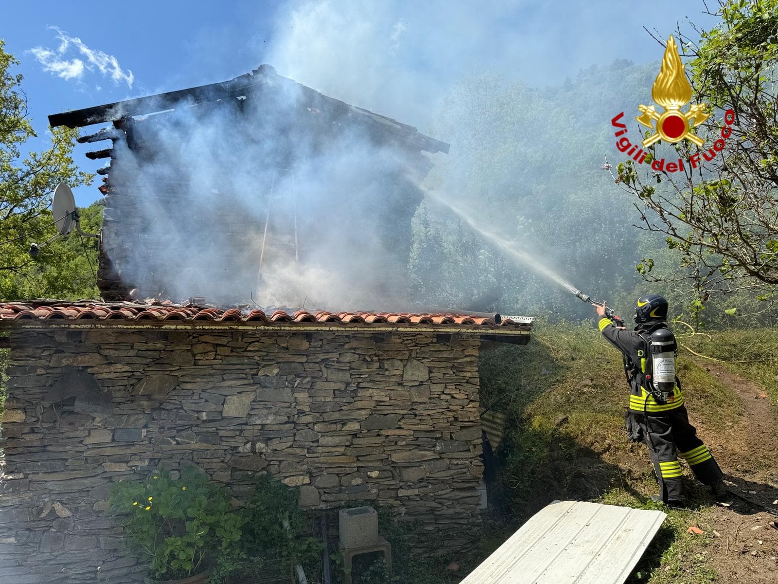 incendio casa abitazione molini di triora primo maggio 2025_02