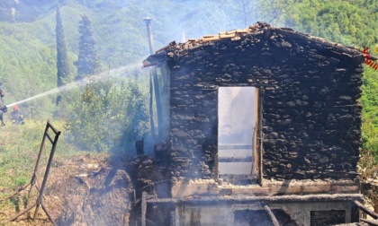 Brucia un'abitazione in Valle Argentina, intossicato il proprietario