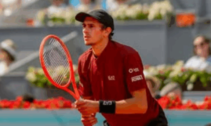 Che meraviglia Matteo Arnaldi a Parigi, rimonta due set e travolge Auger-Aliassime al quinto set