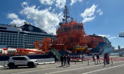 Attraccata a Genova la ONG Solidaire con 263 migranti
