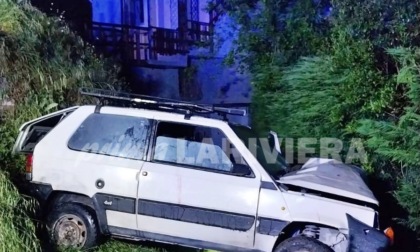 L'auto finisce fuori strada: arrivano i soccorsi, ma a bordo non c'è nessuno