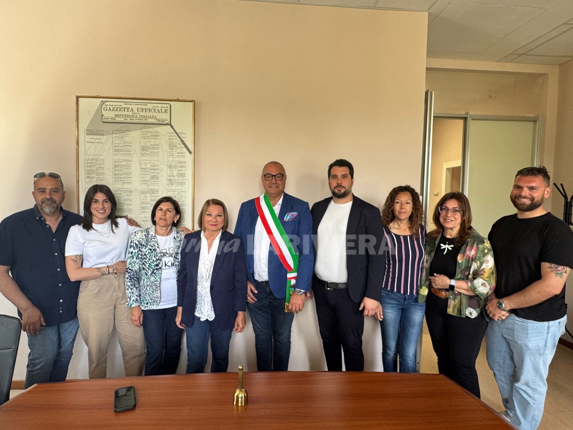 passaggio di consegne fabio perri sindaco con marilena piardi vallecrosia_03