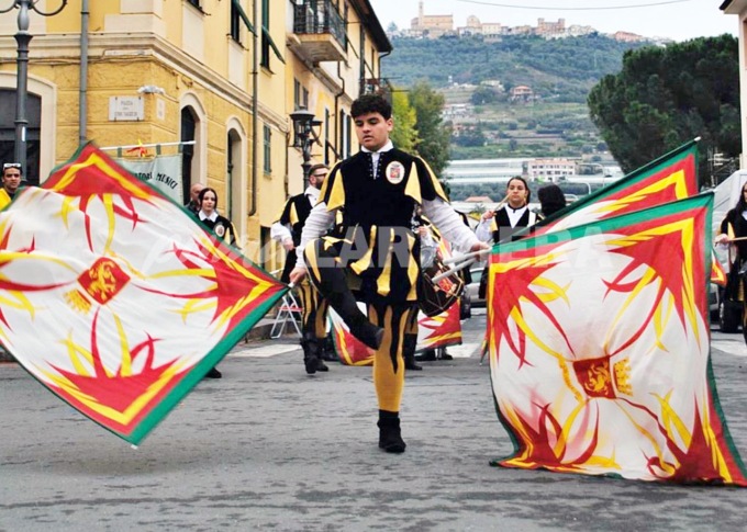 Pd: “Solidarietà agli sbandieratori di Ventimiglia”