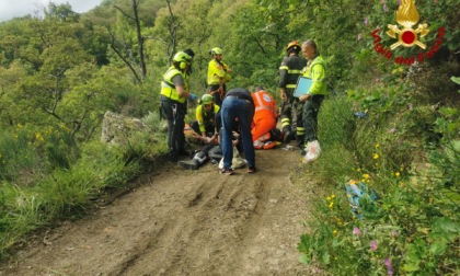 Cade con la moto sullo sterrato: 15enne in elicottero al Santa Corona