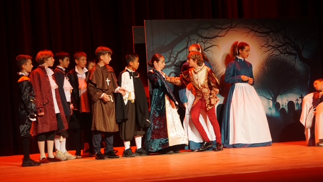 spettacolo studenti mater misericordiae (8)