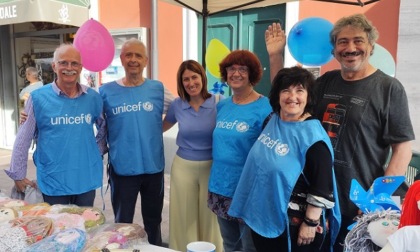 Banchetto Unicef alla manifestazione "Shopping with the Music Live"
