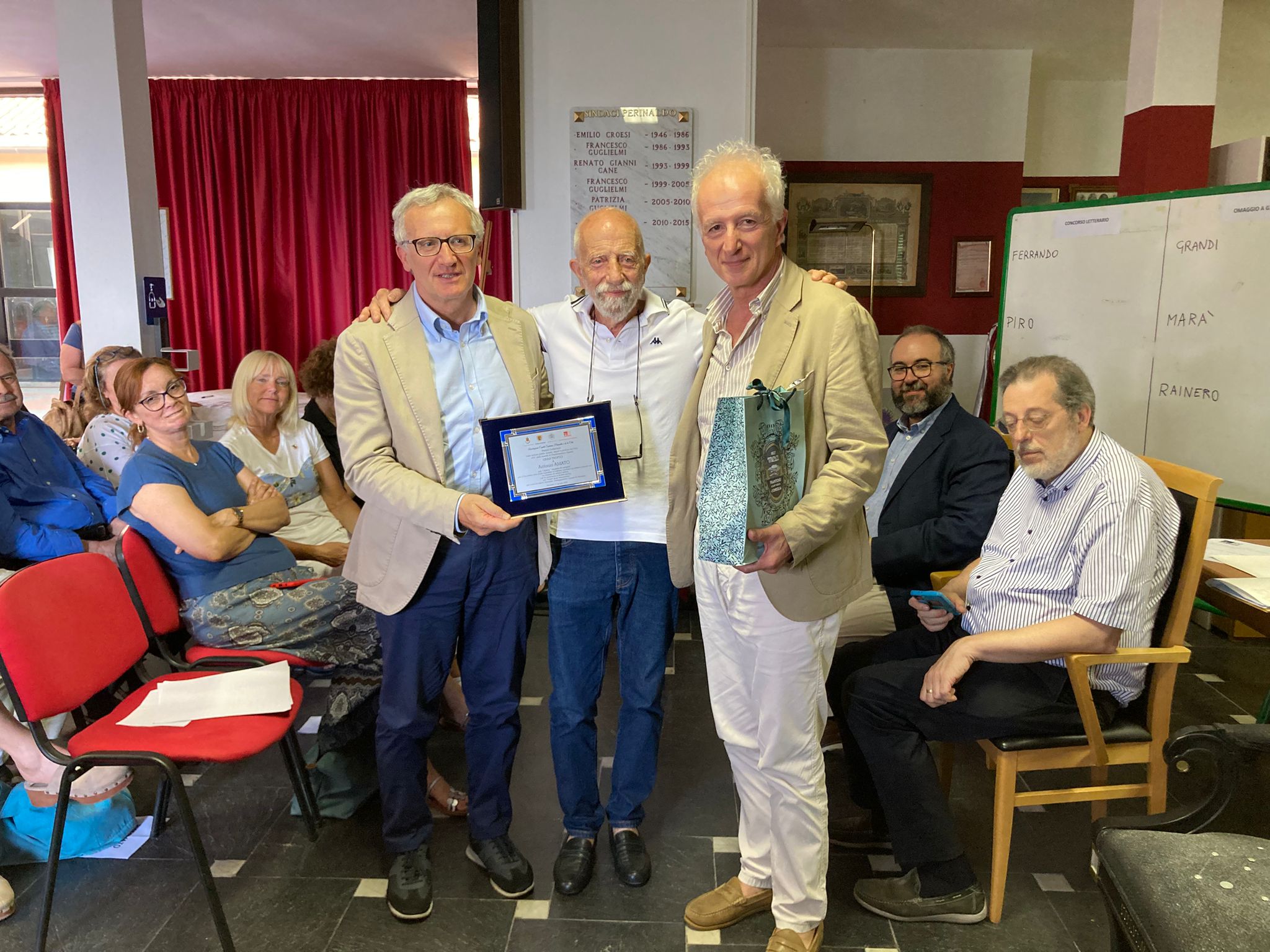 Di Meco e Sindaco Guglielmi premiano Antonio Amato gran Trofeo