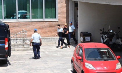 Presunta mazzetta di 5000 euro per il permesso di soggiorno, l'immobiliarista kazaka risponde al gip