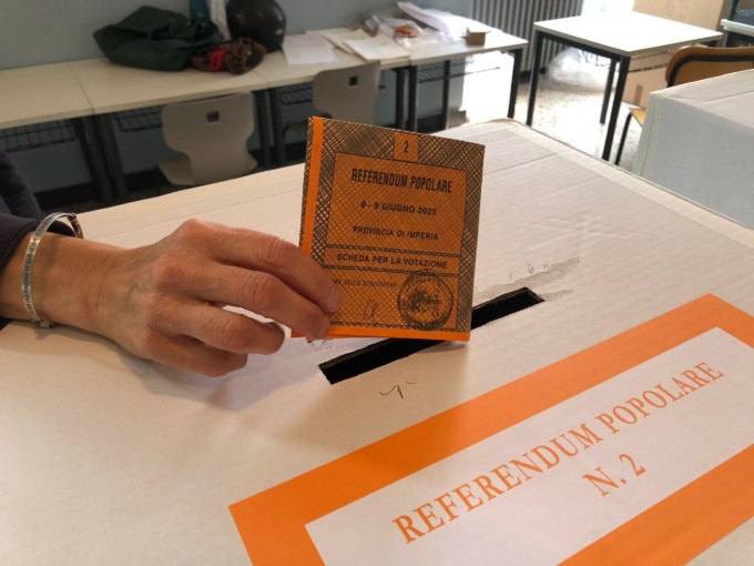 Scarsa affluenza alle urne: alle 19 è del 13,74%, la classifica dei Comuni