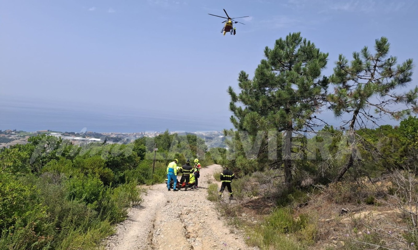 Ciclista finisce sottostrada sul Montenero a Bordighera