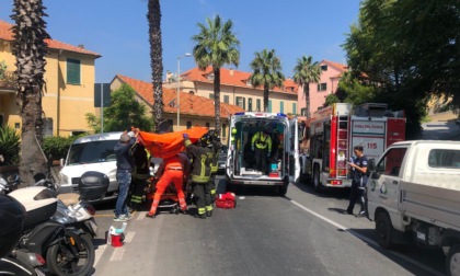 Frontale tra moto e auto: grave centauro