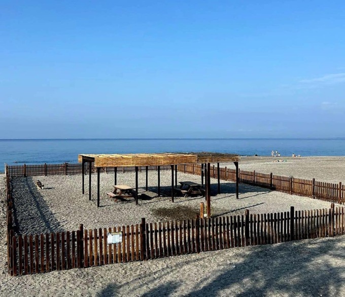 Aperta l’area cani in spiaggia a Bordighera