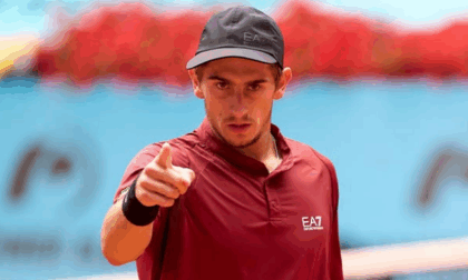 Matteo Arnaldi infortunato, Wimbledon a rischio dopo il ritiro contro Holger Rune al Queen's