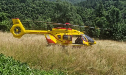 Motociclista gravissimo dopo uno schianto sulla statale 28 in direzione Nava