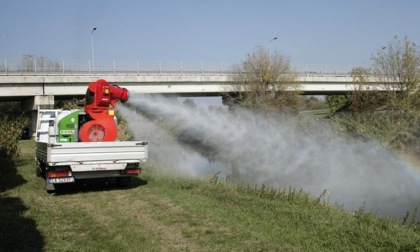 Un furgone che "fuma" nella notte di Arma  e il simpatico dibattito social