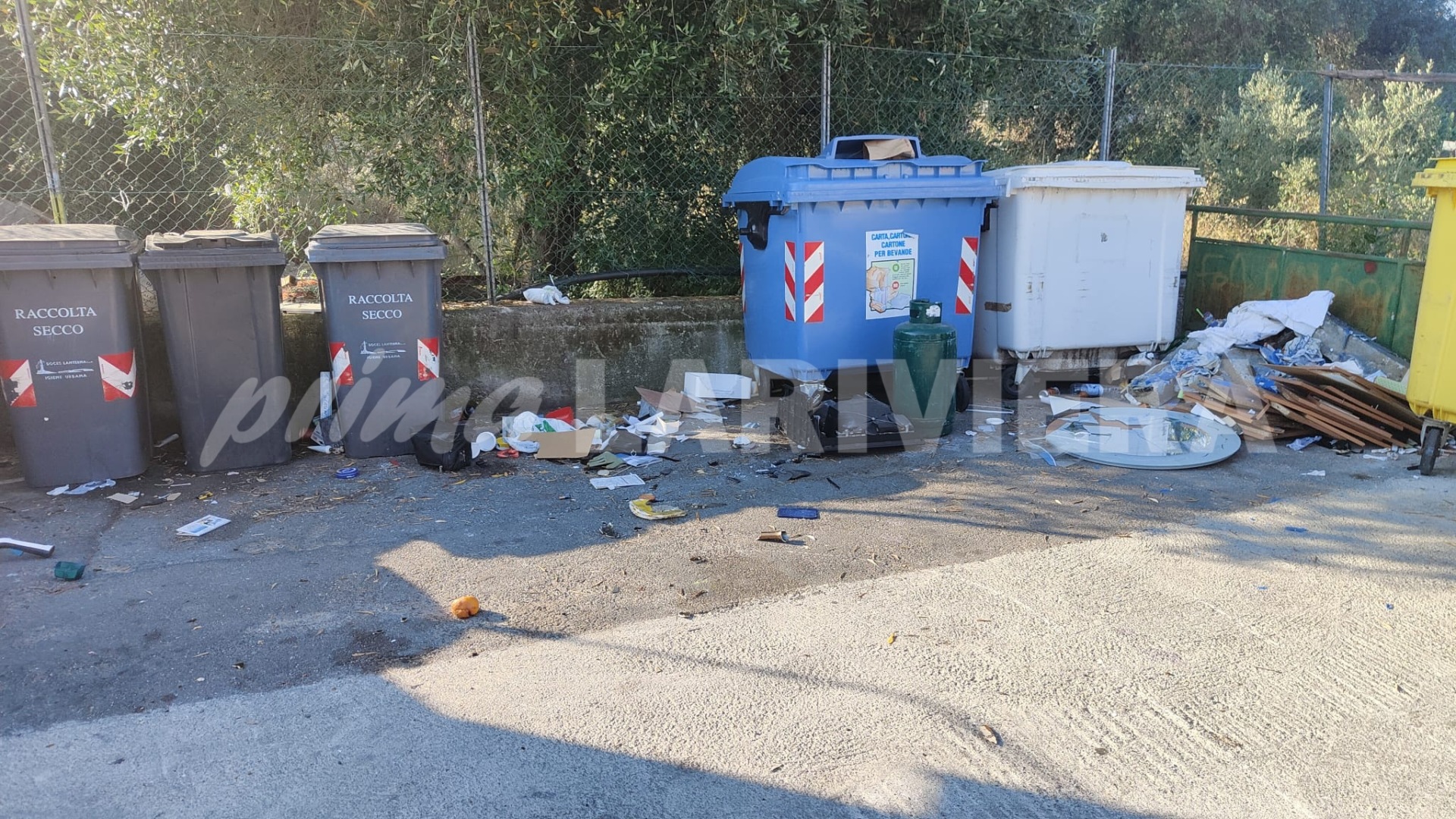 piazzale morlotti due strade spazzatura rifiuti denuncia