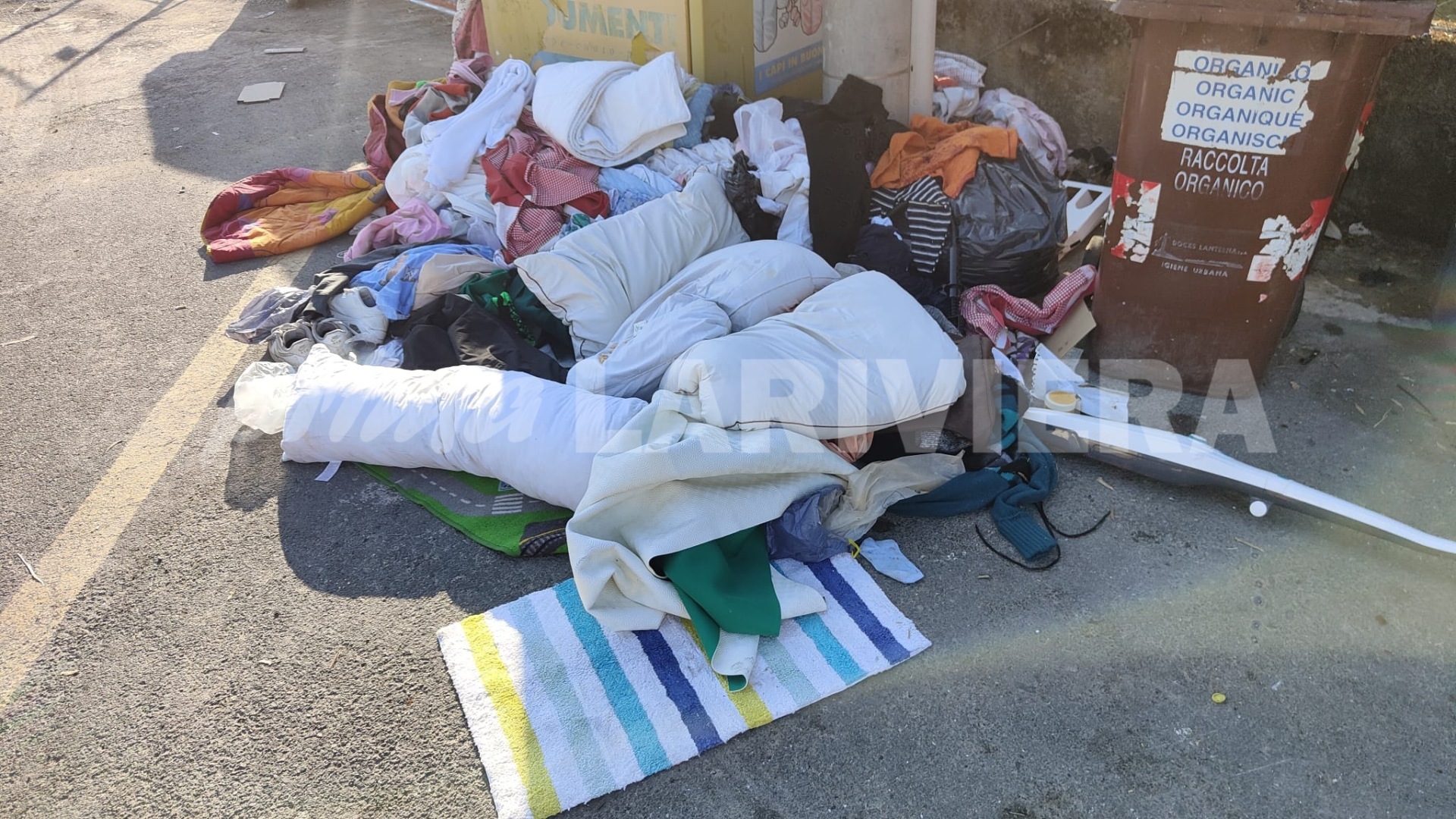 piazzale morlotti due strade spazzatura rifiuti denuncia_03