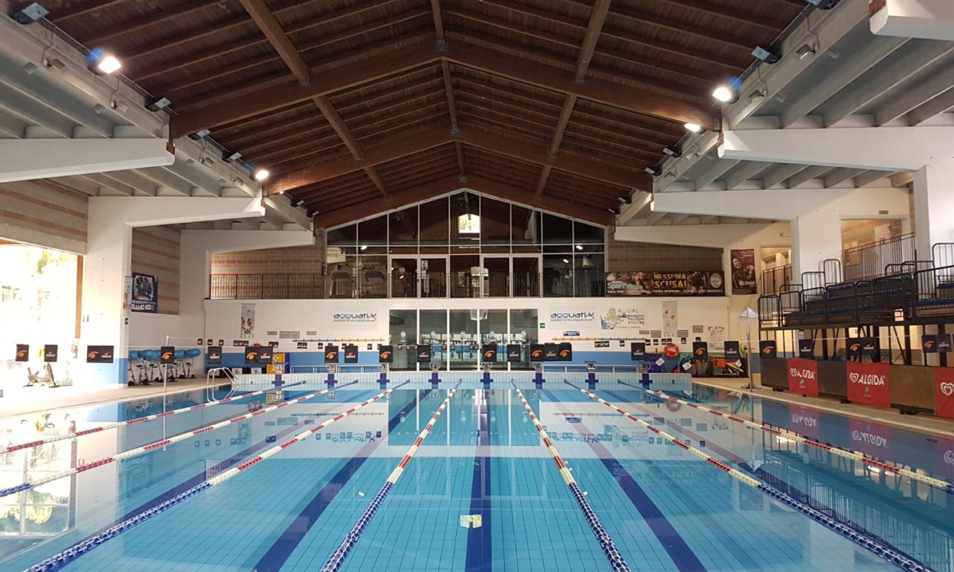 Rissa tra mamme a una gara di nuoto giovanile