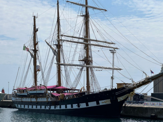 La Nave Palinuro attraccherà a Imperia da mercoledì a sabato