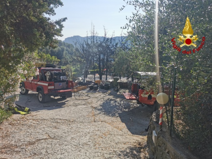 Brucia il dehor di una abitazione a Ventimiglia
