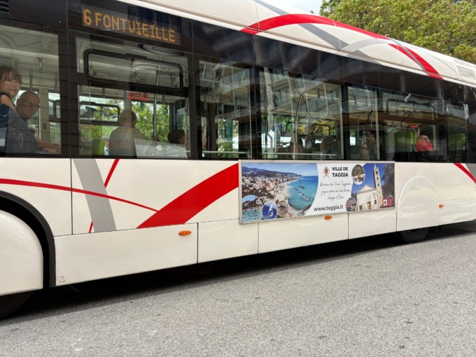 Il comune di Taggia “viaggia” sui bus di Montecarlo