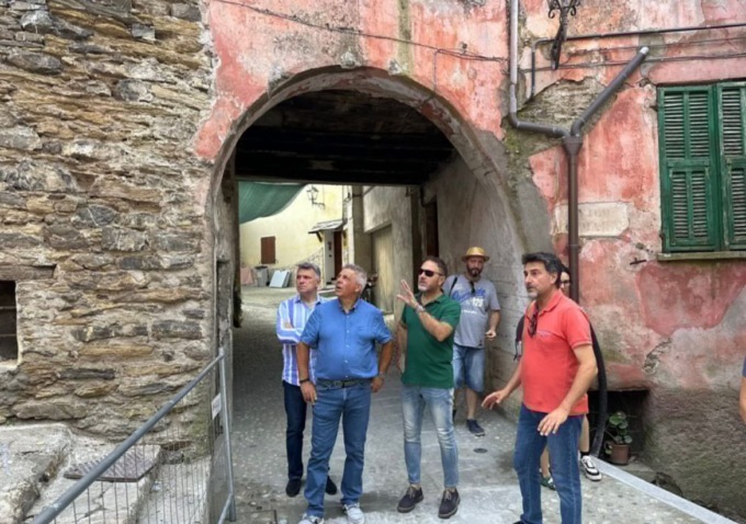 Alessandro Piana a Cosio d’Arroscia per controllare lavori finanziati dal Programma Sviluppo Rurale
