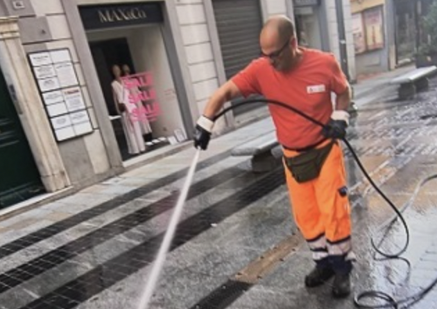 Pulizia notturna delle strade, insignati gli abitanti di San Martino a Sanremo