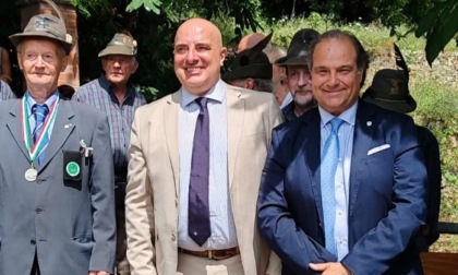 Berrino, Lombardi e il sindaco Mager al raduno degli Alpini a Verezzo