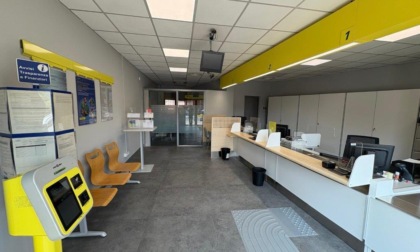 Sindaci ricevono pergamena da Poste Italiane per il progetto Polis