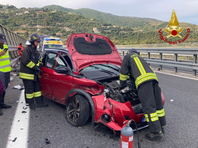 Schianto in autostrada, un ferito portato in ospedale