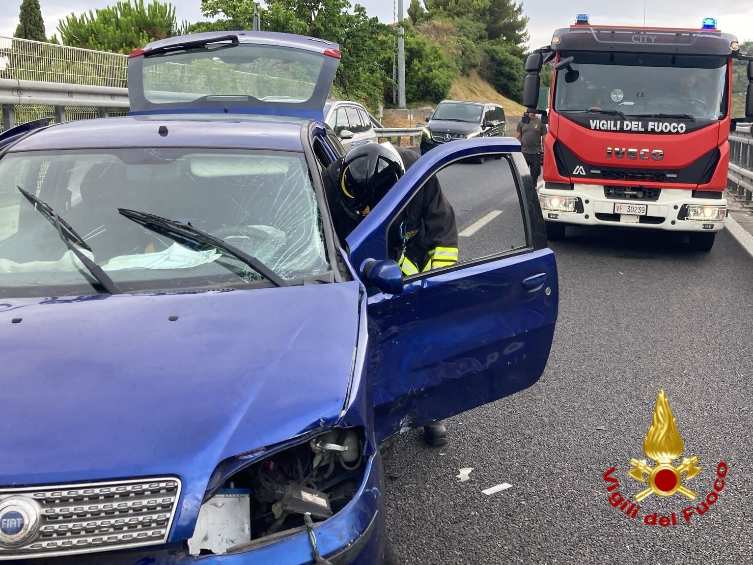 incidente stradale vigili del fuoco autostrada a10 scontro due auto_03